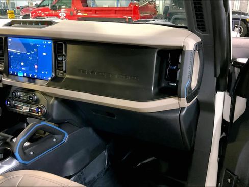 Used 2023 Ford Bronco Wildtrak image 19