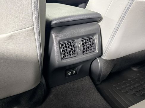 Used 2025 Toyota Camry SE image 38