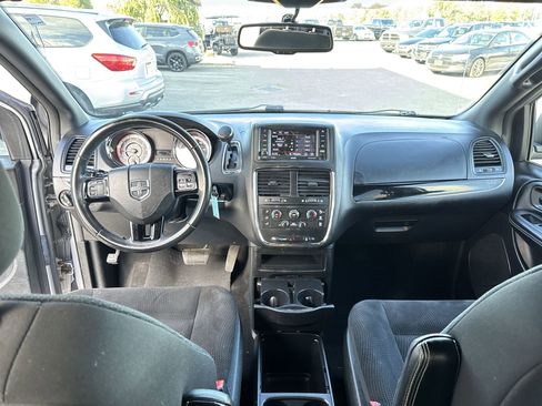 Used 2018 Dodge Grand Caravan SE image 19