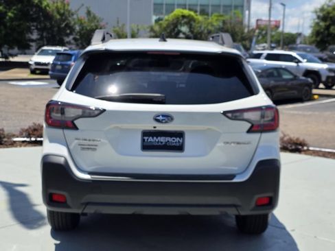 Used 2025 Subaru Outback Premium AWD/4WD image 3