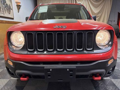 Used 2018 Jeep Renegade Trailhawk image 3