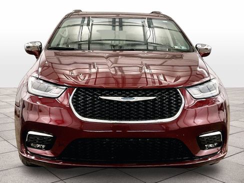 Used 2021 Chrysler Pacifica Limited FWD image 3