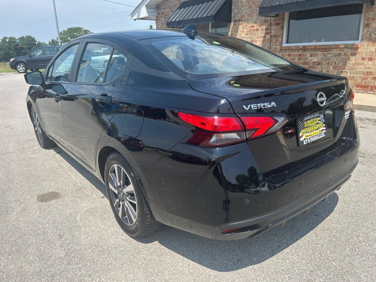 Used 2023 Nissan Versa SV FWD image 9