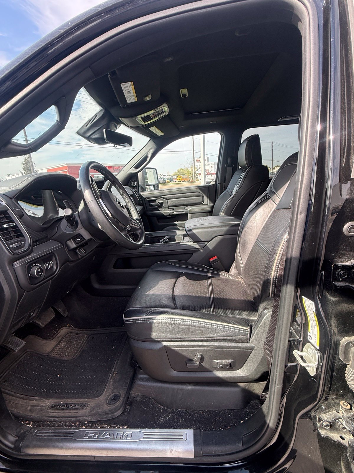 Used 2024 RAM 3500 Limited w/ Night Edition AWD/4WD image 5