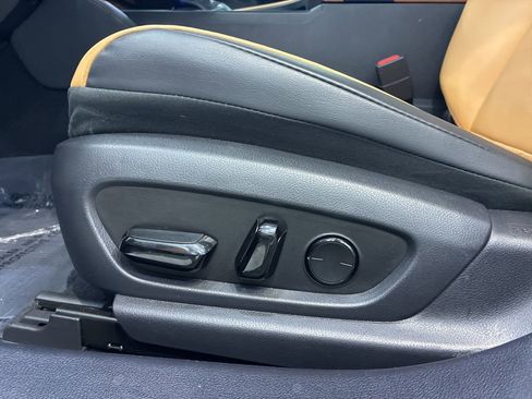 Certified 2025 Lexus ES 350 w/ Premium Package image 18