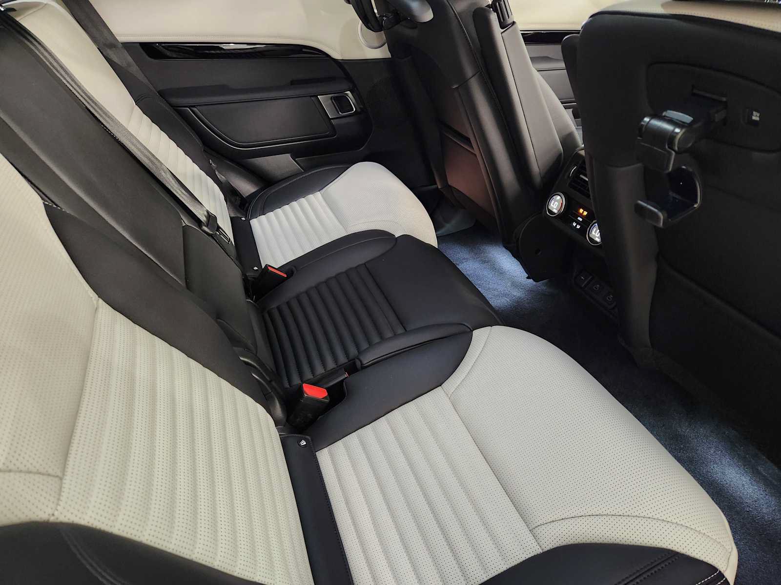 New 2026 Land Rover Discovery S AWD/4WD image 30