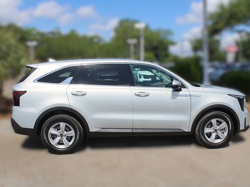 Used 2026 Kia Sorento LX FWD image 5