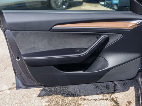 Used 2023 Tesla Model 3 Standard Range image 19