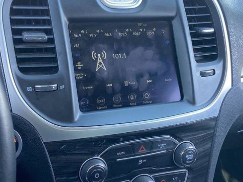 Used 2022 Chrysler 300 Touring w/ Sport Appearance Package image 9