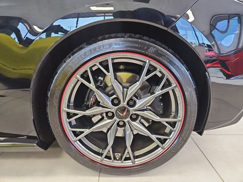 Used 2024 Chevrolet Corvette Stingray Premium Conv w/ Z51 Performance Package RWD image 7