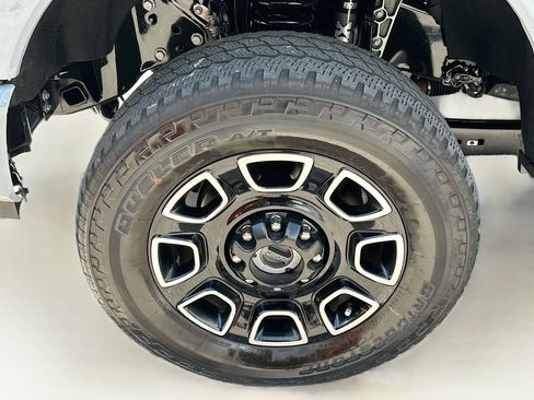 Used 2024 Ford F250 Platinum w/ FX4 Off-Road Package image 35