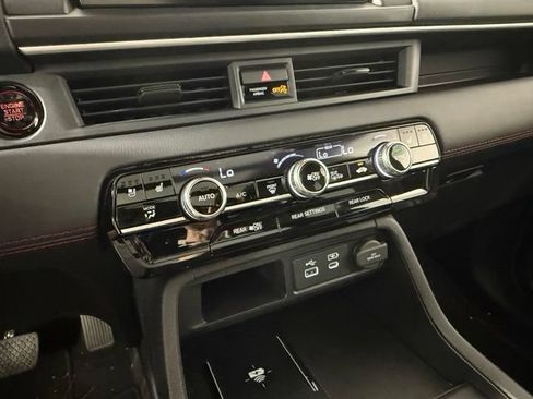 Used 2025 Honda Pilot Black Edition image 23
