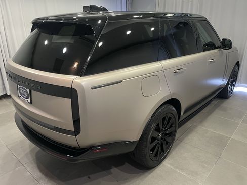 Used 2025 Land Rover Range Rover Autobiography AWD/4WD image 6