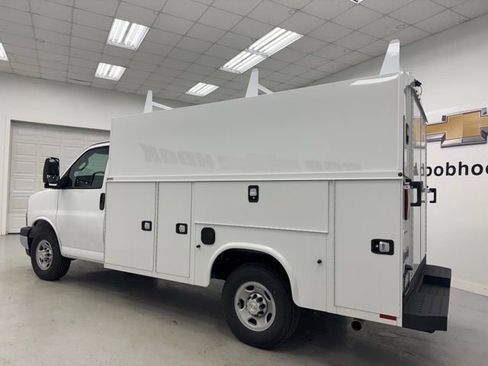 New 2025 Chevrolet Express 3500 w/ Power Convenience Package image 6