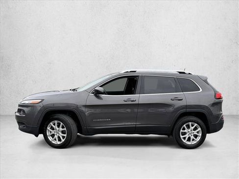 Used 2017 Jeep Cherokee Latitude w/ Cold Weather Group image 8