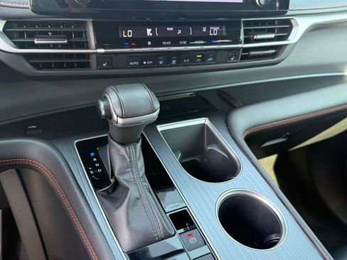 Used 2022 Toyota Sienna XSE w/ XSE Plus Package AWD/4WD image 17