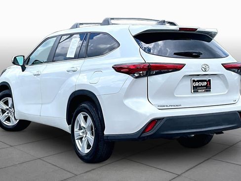 Used 2023 Toyota Highlander LE FWD image 12