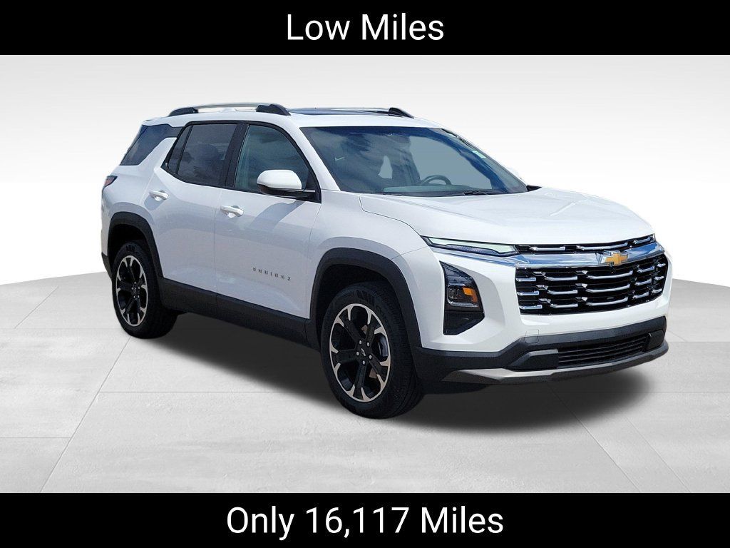 Used 2025 Chevrolet Equinox LT AWD/4WD image 2