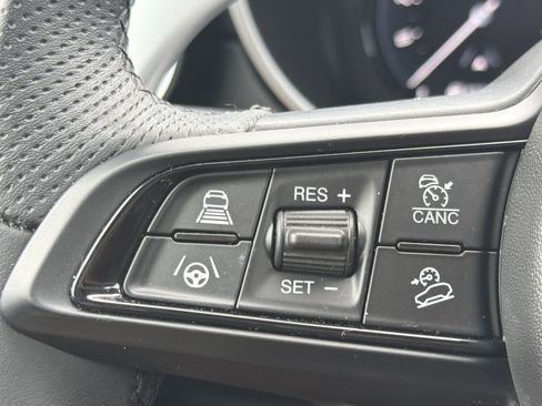Used 2025 Alfa Romeo Stelvio Sprint w/ Convenience Package AWD/4WD image 28