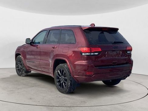 Used 2018 Jeep Grand Cherokee Altitude image 3