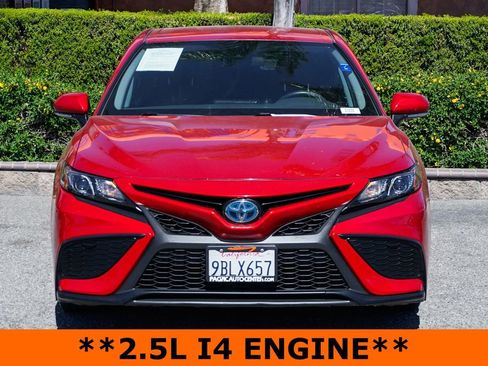 Used 2022 Toyota Camry SE image 3