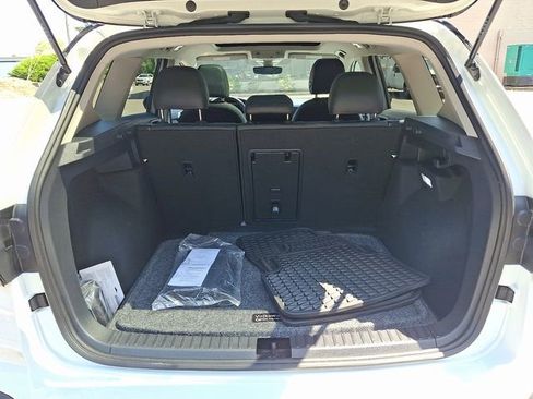 Certified 2025 Volkswagen Taos SE image 30