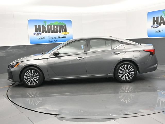 Used 2025 Nissan Altima 2.5 SV FWD image 2