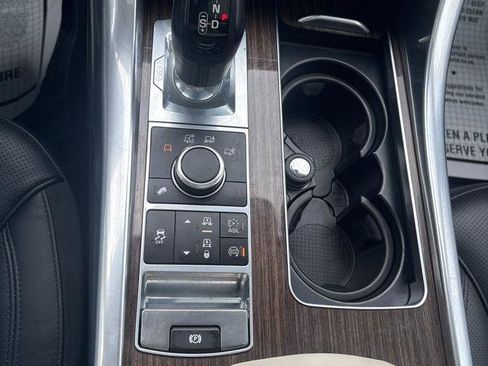 Used 2014 Land Rover Range Rover Sport HSE image 19