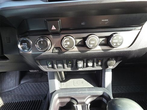 Used 2019 Toyota Tacoma image 25