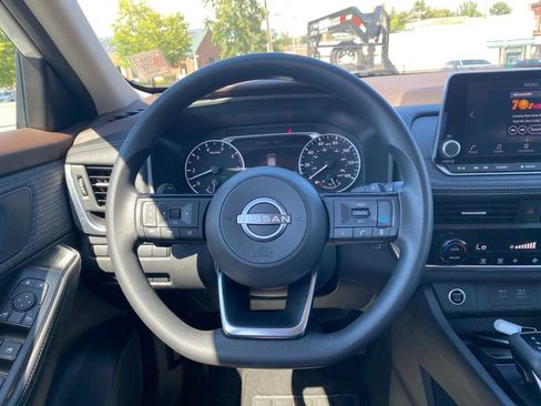 Used 2023 Nissan Rogue SV FWD image 10