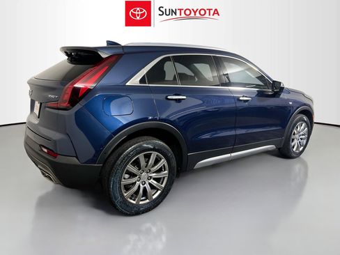 Used 2022 Cadillac XT4 Premium Luxury w/ Enhanced Visibility Package FWD image 4