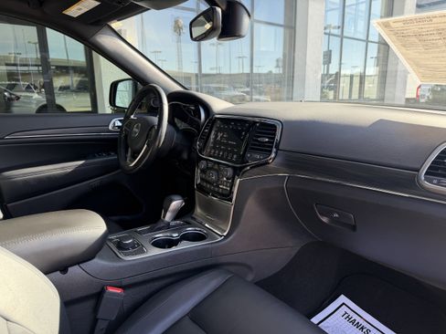 Used 2020 Jeep Grand Cherokee Limited image 24