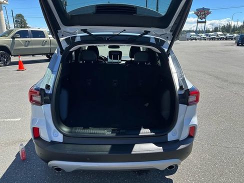 Certified 2025 Ford Escape Platinum AWD/4WD image 23