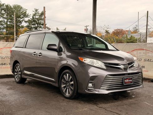 Used 2020 Toyota Sienna XLE Premium image 6