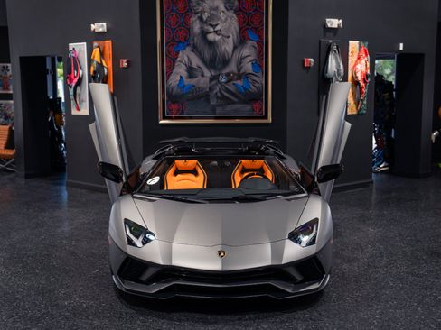 Used 2019 Lamborghini Aventador S AWD/4WD image 3