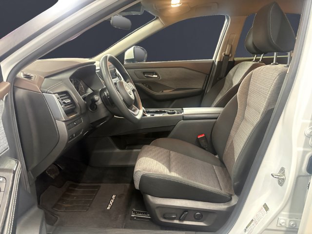 Used 2023 Nissan Rogue SV AWD/4WD image 9