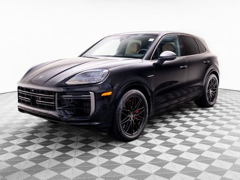 Certified 2025 Porsche Cayenne Turbo AWD/4WD image 1