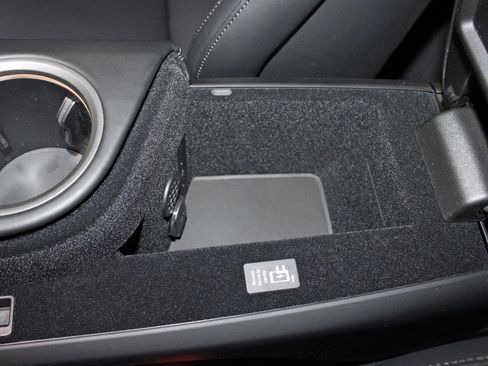 Used 2025 Porsche Taycan 4S image 34