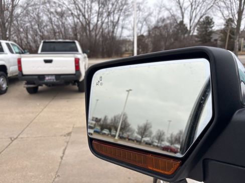 Used 2016 Ford Expedition Platinum image 11