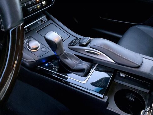 Used 2016 Lexus ES 350 w/ Navigation System Package image 17