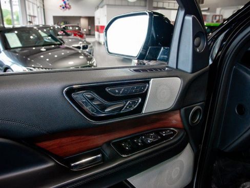 Used 2019 Lincoln Navigator L Reserve w/ Cargo Package AWD/4WD image 18