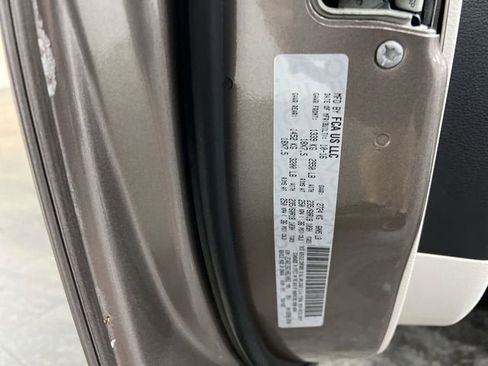 Used 2017 Chrysler Pacifica Touring-L w/ Tire & Wheel Group image 33