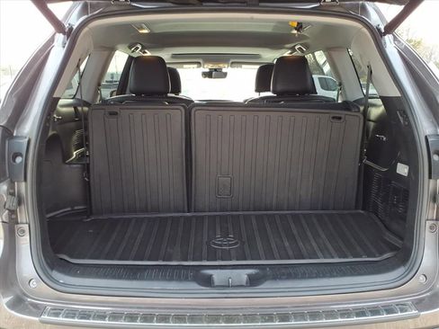 Used 2017 Toyota Highlander XLE image 7