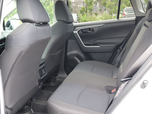 Used 2025 Toyota RAV4 LE AWD/4WD image 15