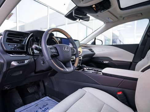 Used 2025 Lexus RX 350 w/ Convenience Package image 4