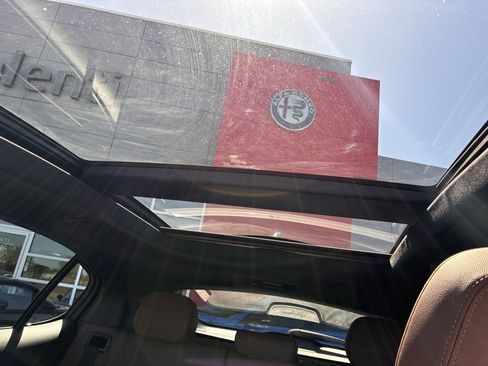 Certified 2022 Alfa Romeo Stelvio Ti AWD/4WD image 27