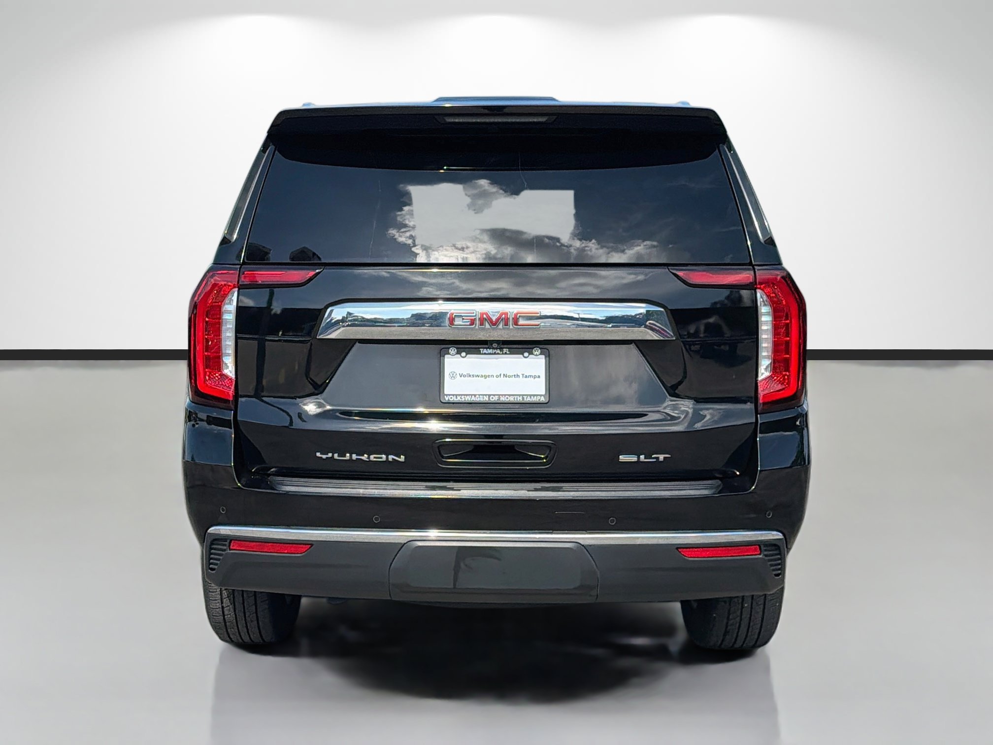Used 2024 GMC Yukon SLT AWD/4WD image 4