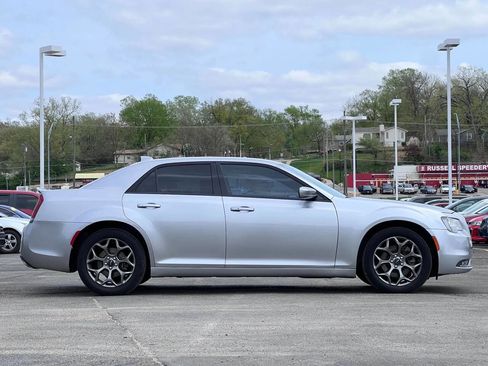 Used 2016 Chrysler 300 S image 8