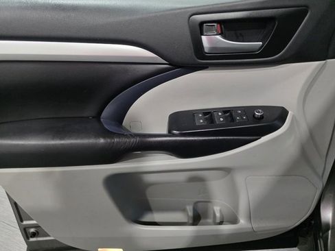 Used 2019 Toyota Highlander XLE image 10