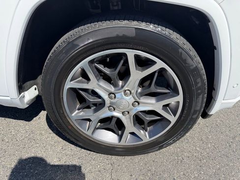 Used 2019 Jeep Grand Cherokee Overland image 16